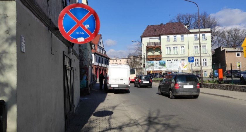 Tak stają w Jeleniej Górze. Mistrzowie parkowania