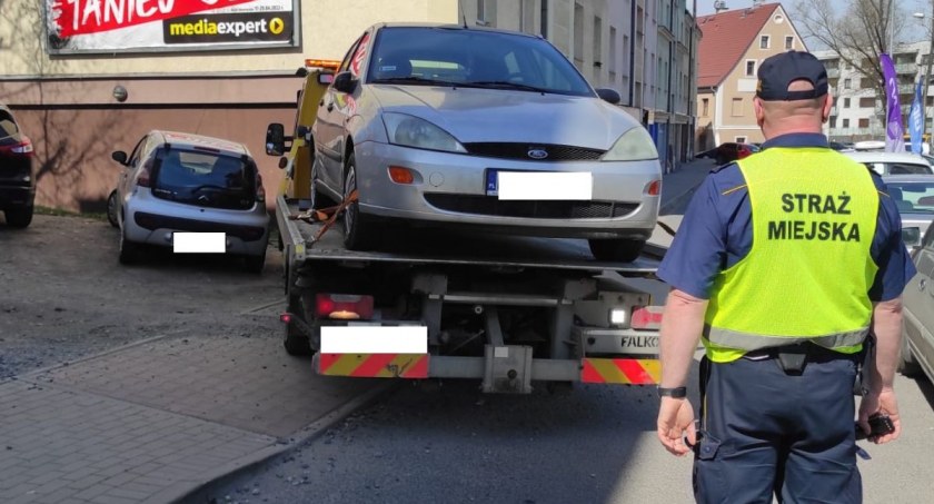 Wraki znikają z jeleniogórskich ulic