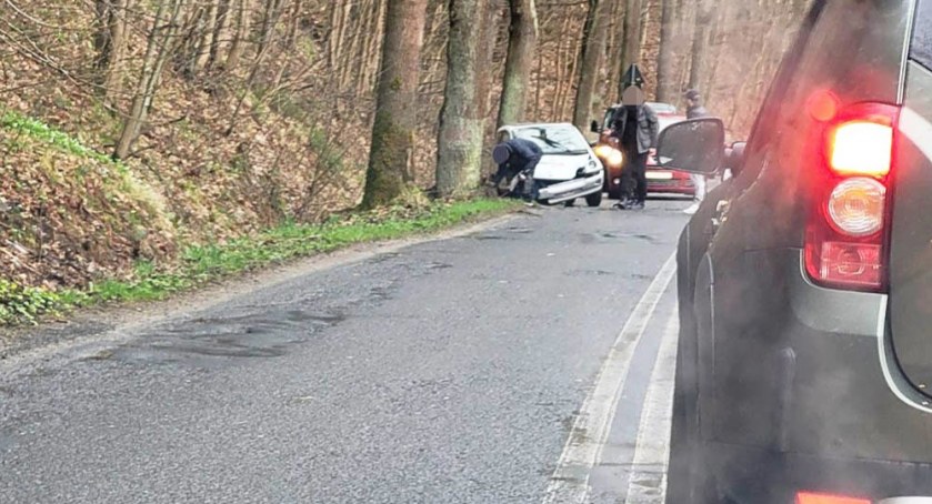 Kolizja na drodze powiatowej