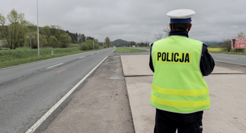 Jutro akcja Prędkość na drogach regionu jeleniogórskiego. Kierowcy noga z gazu