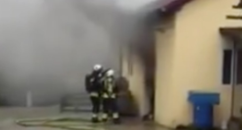 Pożar na Wiejskiej. Płonął zakład lakierniczy