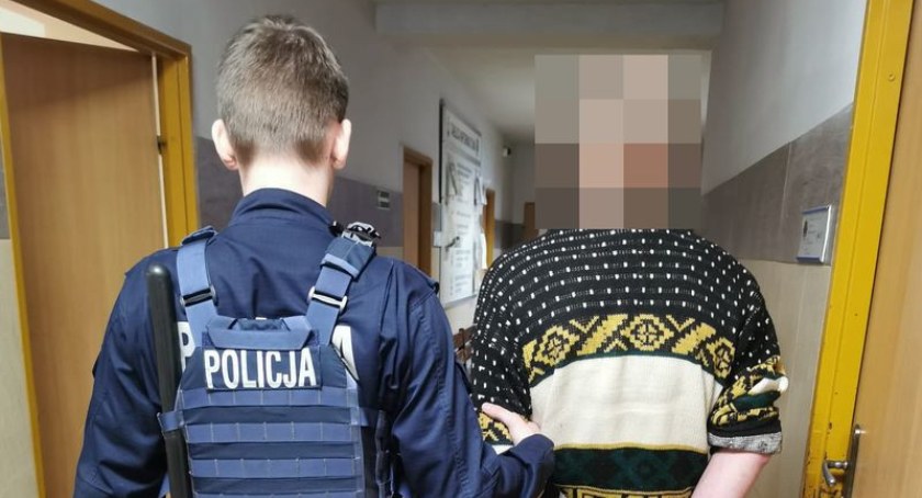Pobił swojego ojca i zdemolował mieszkanie, bo ten nie chciał dać mu pieniędzy