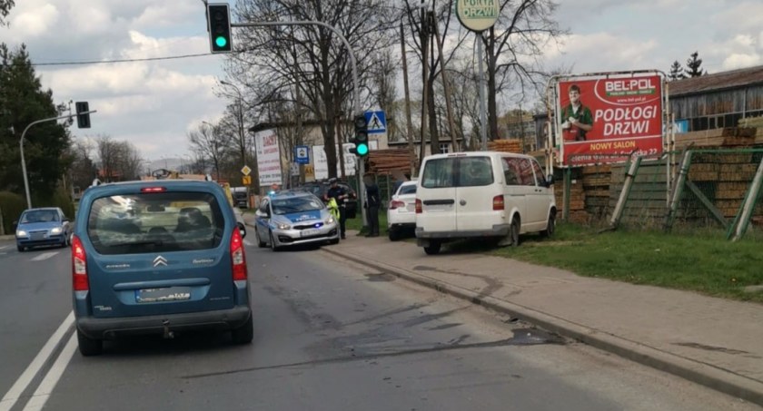 Zderzenie czterech samochodów na Spółdzielczej. Korki są coraz dłuższe