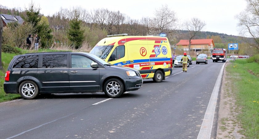 Wypadek na DK 3. Poszkodowane są dzieci