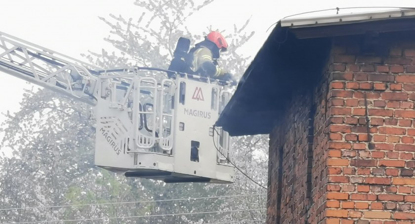 Pożar budynku w Bukowcu. Mieszkańcy zostali ewakuowani