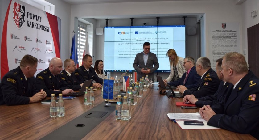 Współpraca polskich i czeskich służb ratowniczych. Spotkanie w Starostowie Powiatowym