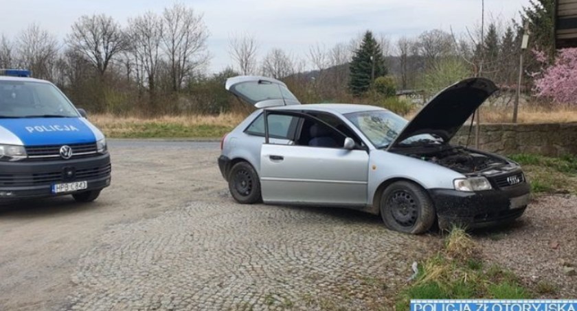 Pościg za kierowcą bez uprawnień. Uciekał samochodem z różnymi tablicami rejestracyjnymi