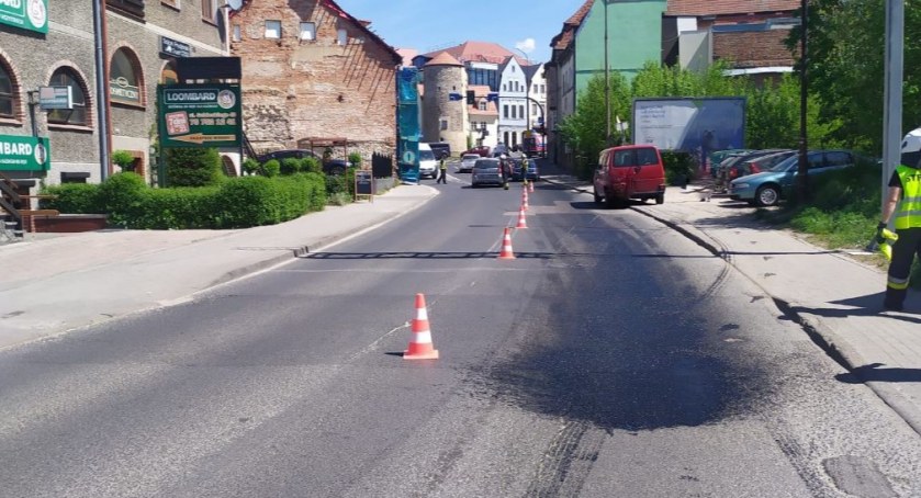 Olej na odcinku drogi