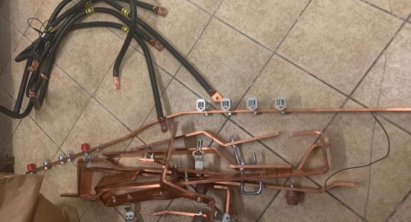 Ukradli elementy instalacji elektrycznej - sprawcy zatrzymani, mienie odzyskane