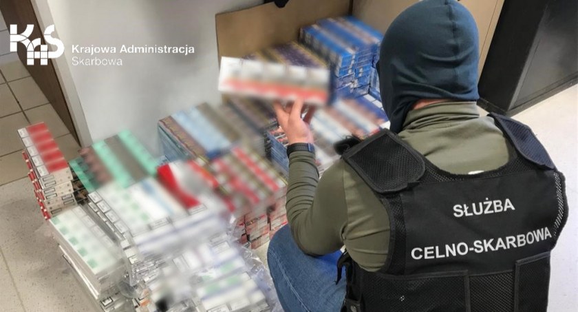 KAS i ZOLL ujawnili nielegalne wyroby tytoniowe na targowisku w Sieniawce