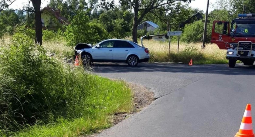 Trzy osoby w szpitalu po zderzeniu dwóch samochodów