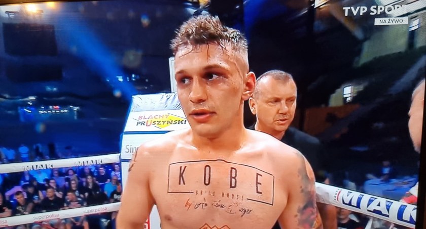 Oskar Wierzejski zwycięża walkę przez nokaut w pierwszej rundzie