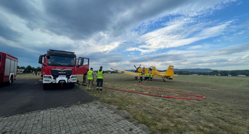 Strażacy z Jeleniej Góry i okolic alarmowo wezwani do pożaru w Bielawie