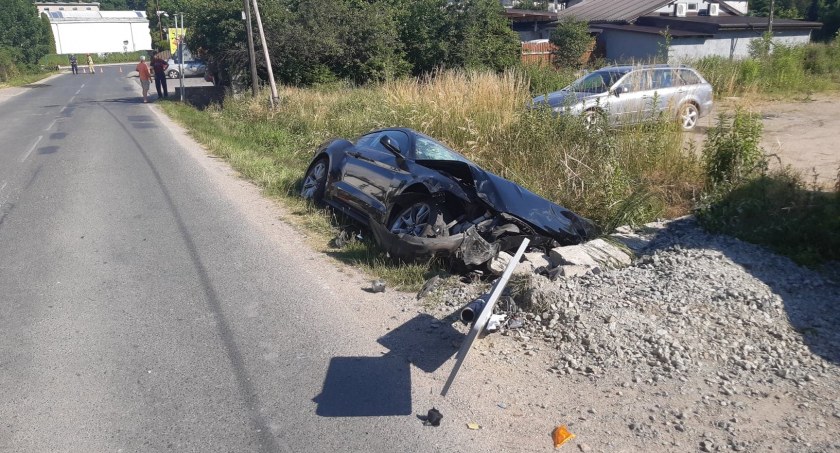 Mysłakowice : Groźny wypadek na ulicy Jeleniogórskiej