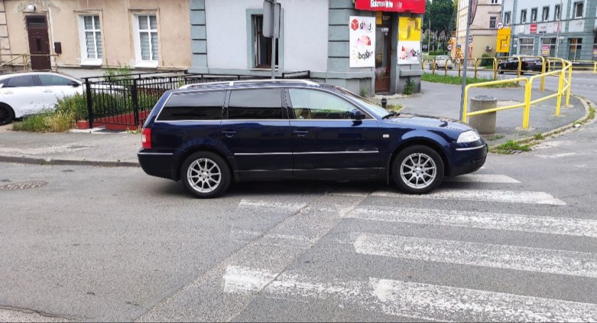 Mistrzowie parkowania - absurdalne sposoby pozostawiania samochodów