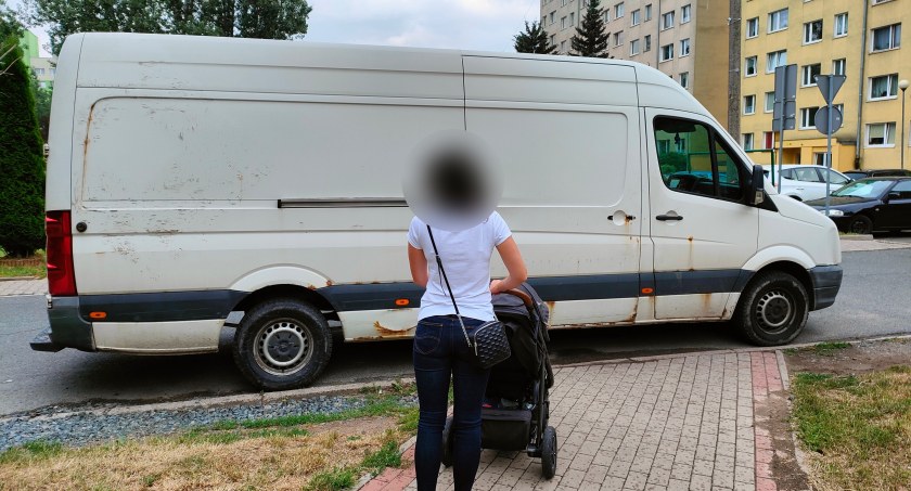 Zabobrze - Bus blokował przejście