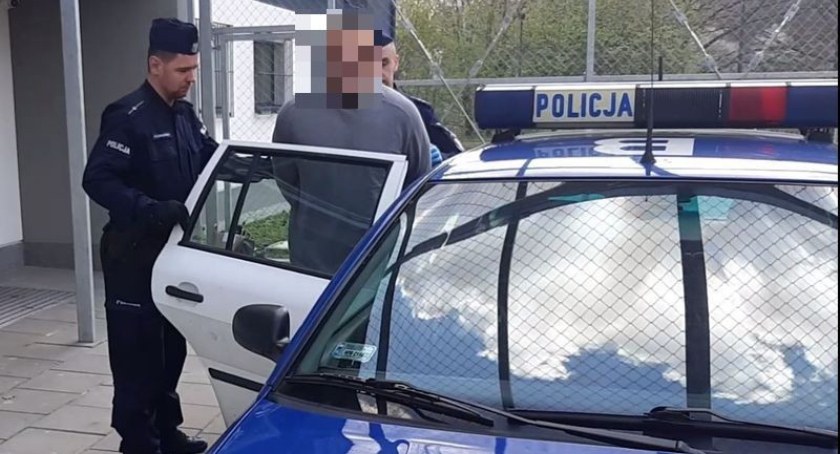 Podczas kontroli posłużył się podrobionymi dokumentami, kierował po alkoholu i bez uprawnień