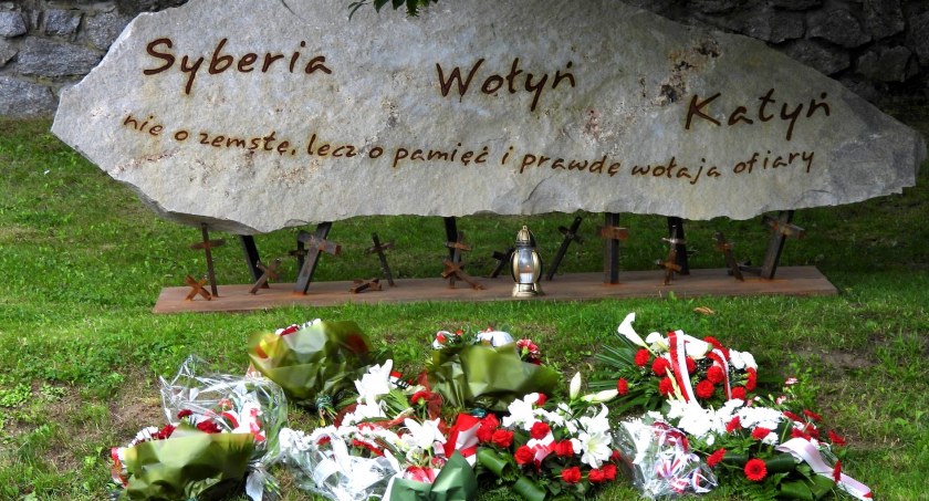 Tablica upamiętniająca bestialsko zamordowanych Polaków odsłonięta