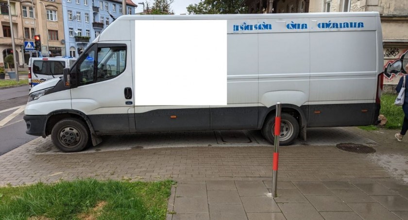 Tak pozostawić samochód potrafią tylko Mistrzowie Parkowania