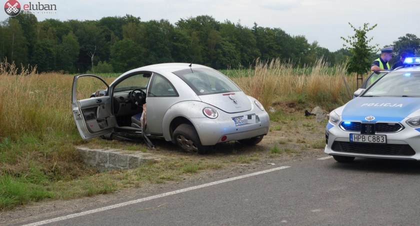 Dla kierowcy na podwójnym gazie zakręt okazał się zbyt wąski