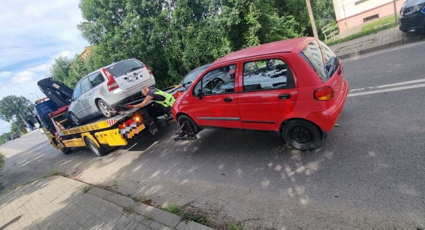 Pijani zdecydowali się na powrót z imprezy do domu samochodami