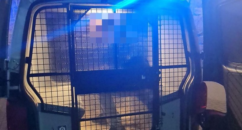 Nie zatrzymał się do kontroli, bo nie miał uprawnień i posiadał narkotyki