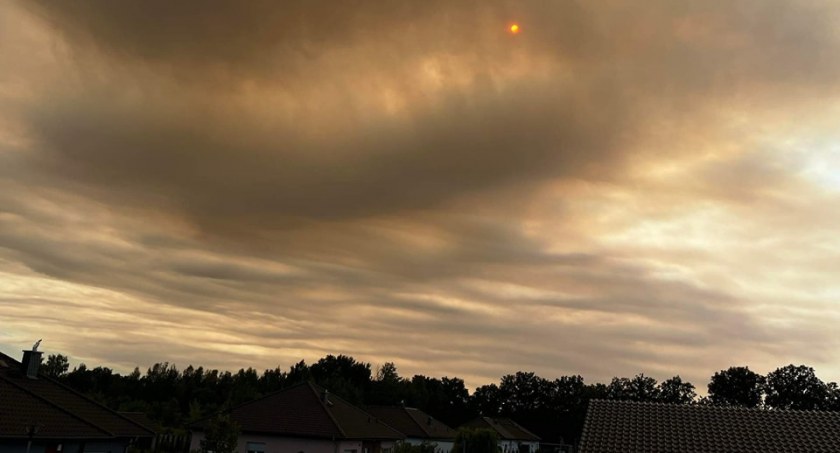 Ciemne chmury nad Zgorzelcem. To efekt rozległego pożaru.