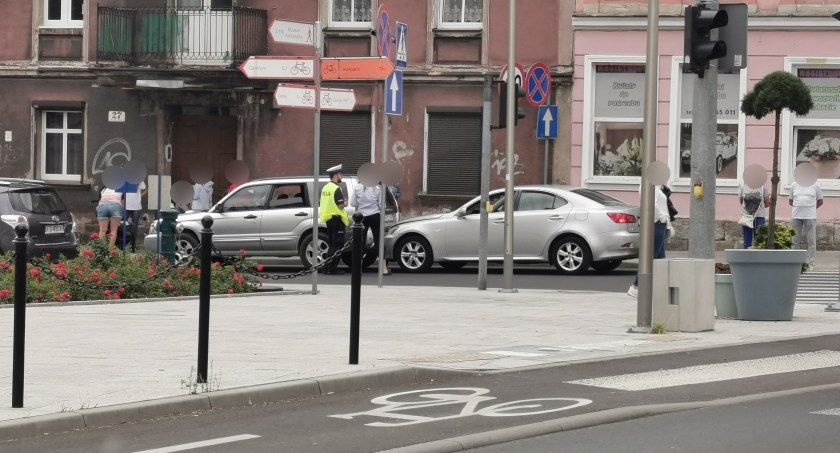 Zderzenie dwóch pojazdów w pobliżu centrum Jeleniej Góry