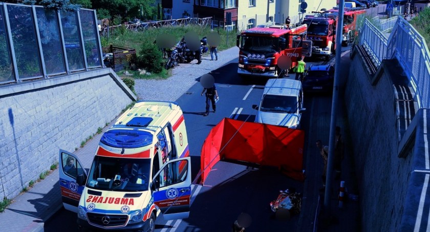 Śmiertelny wypadek w Karpaczu. Nie żyje motocyklista. Nagranie