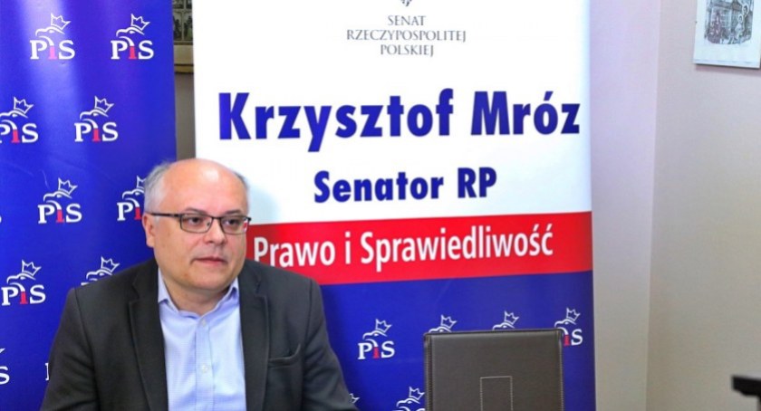 Ostra dyskusja w senacie. W roli głównej senator Krzysztof Mróz