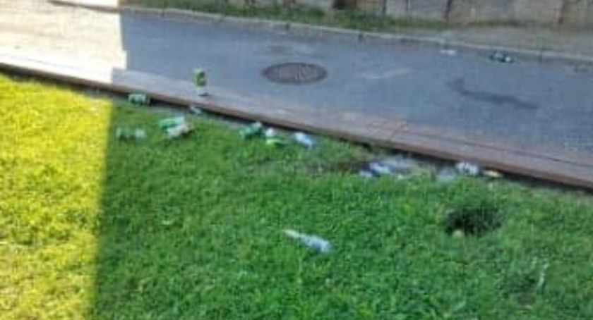 Piechowicka codzienność - Piją, palą i rozrabiają na terenie szkoły