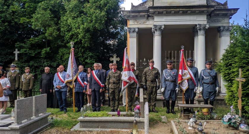 Uroczystości uhonorowania mogiły Ludwika Marszałka ps. „Zbroja” insygnium 