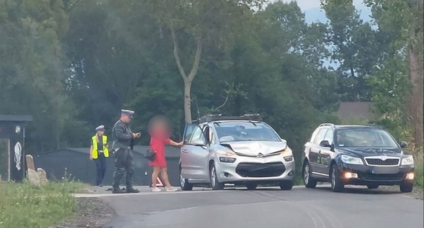 Mysłakowice - Zderzenie samochodów na przejeździe kolejowym. Utrudnienia w ruchu
