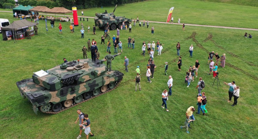 Spore zainteresowanie Piknikiem Wojskowym w Jeleniej Górze