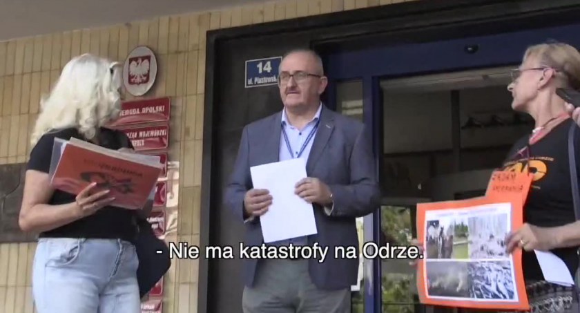 Nie ma katastrofy na Odrze - stwierdził urzędnik. Protest pod Urzędem Wojewódzkim