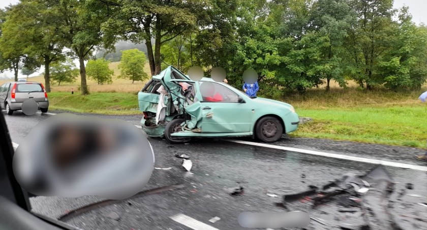 Śmiertelny wypadek na DK 3 w Radomierzu. Zginęły dwie osoby