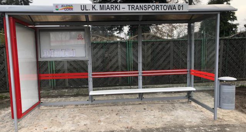 Nowe wiaty przystankowe 