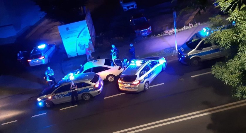 Jelenia Góra : Policyjny pościg zakończony zderzeniem z radiowozem. Zobacz nagranie
