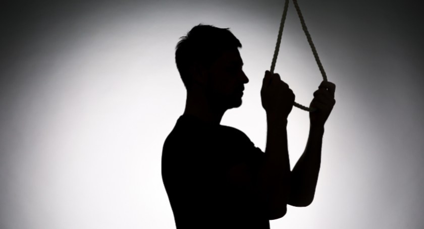 Szybka interwencja zapobiegła tragedii. Zakładał już kabel na szyję