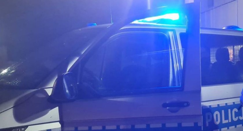 Nietrzeźwy 17-latek, bez uprawnień kierował autem i wpadł do rowu