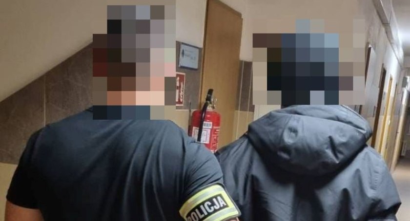 Włamywacz - złodziej - recydywista w rękach policjantów. Ma na koncie 11 przestępstw