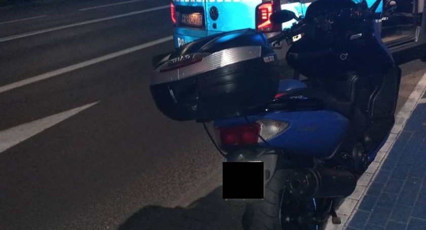 Policjanci zatrzymali nietrzeźwego motocyklistę, który odpowie również za ich znieważenie