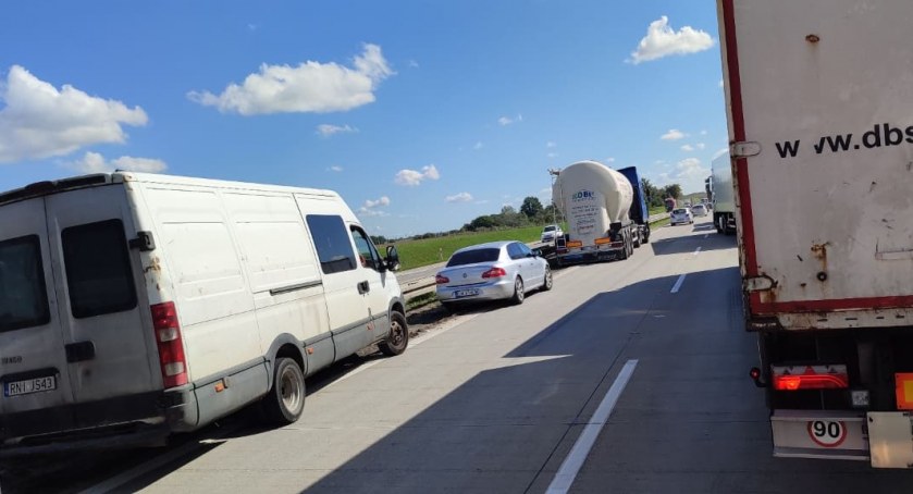 Autostrada A4 stoi. Kierowcy muszą uzbroić się w cierpliwość