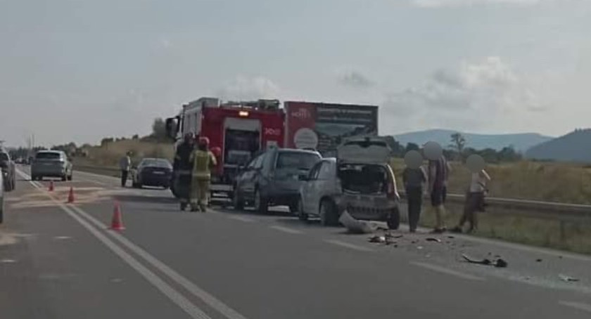 Utrudnienia na wyjeździe z Jeleniej Góry po zderzeniu pojazdów w Maciejowej