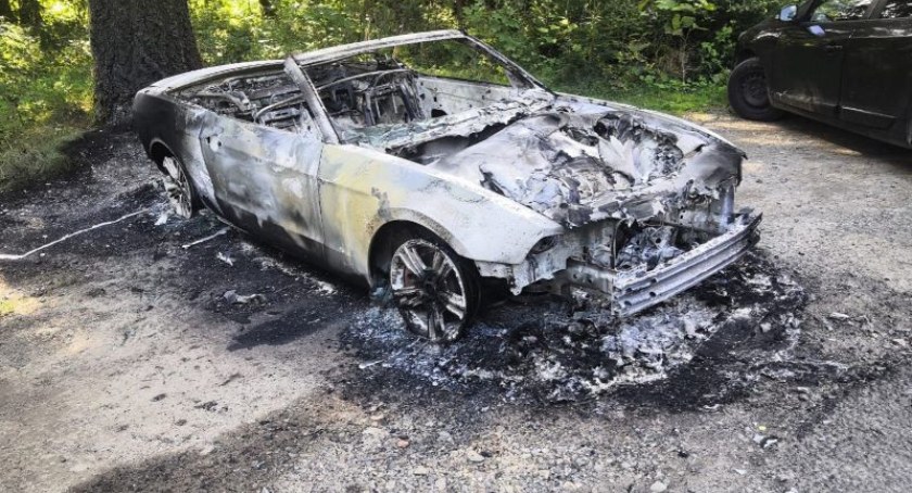 Podpalił auto pokrzywdzonego za to, że spotkał się z jego partnerką