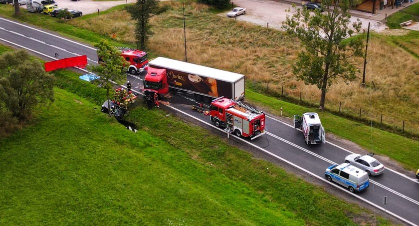 Śmiertelny wypadek w Radomierzu. DK 3 zablokowana