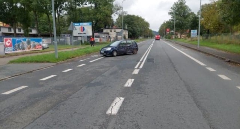 Zderzenie ciężarówki z osobówką na Wincentego Pola