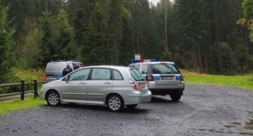 Zgubił się na grzybach, szukali go policjanci i strażacy