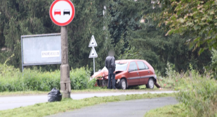 Citroenem ściął latarnię