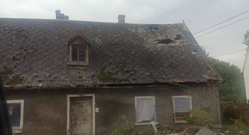 Ogrzewała się spalając odpady. Interweniowali strażnicy miejscy